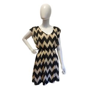 EUC Gianni Bini blissful beach/black chevron dress, Size Medium Womens